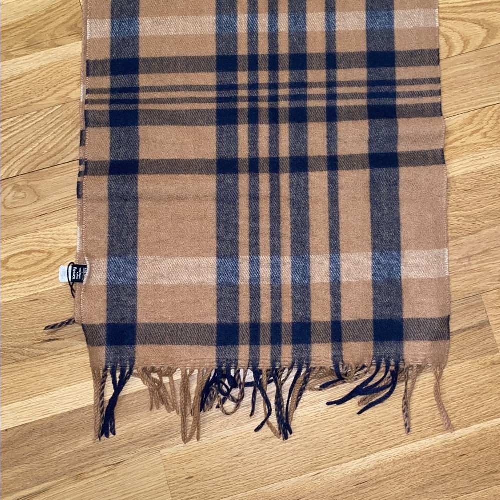 Mens Camel and Navy Plaid Fringe Shawl NWOT - Picture 6 of 6